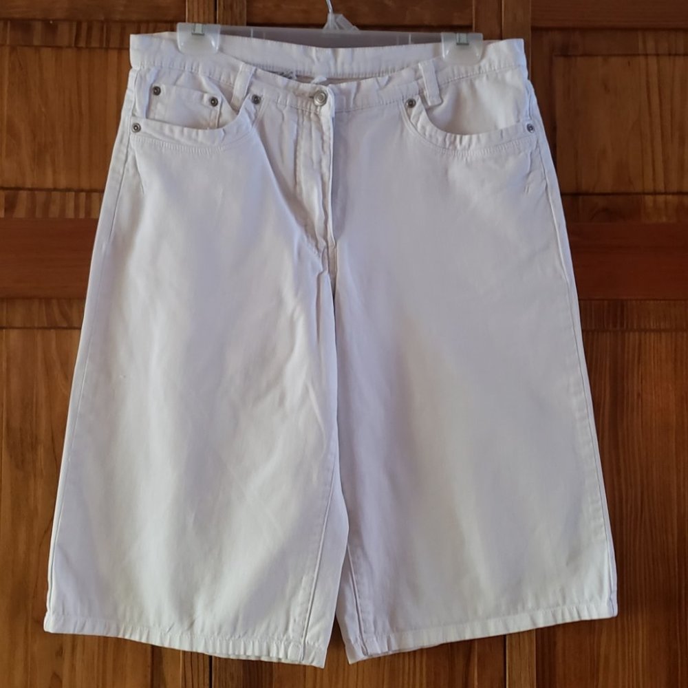White jeans shorts sz 10 woman
